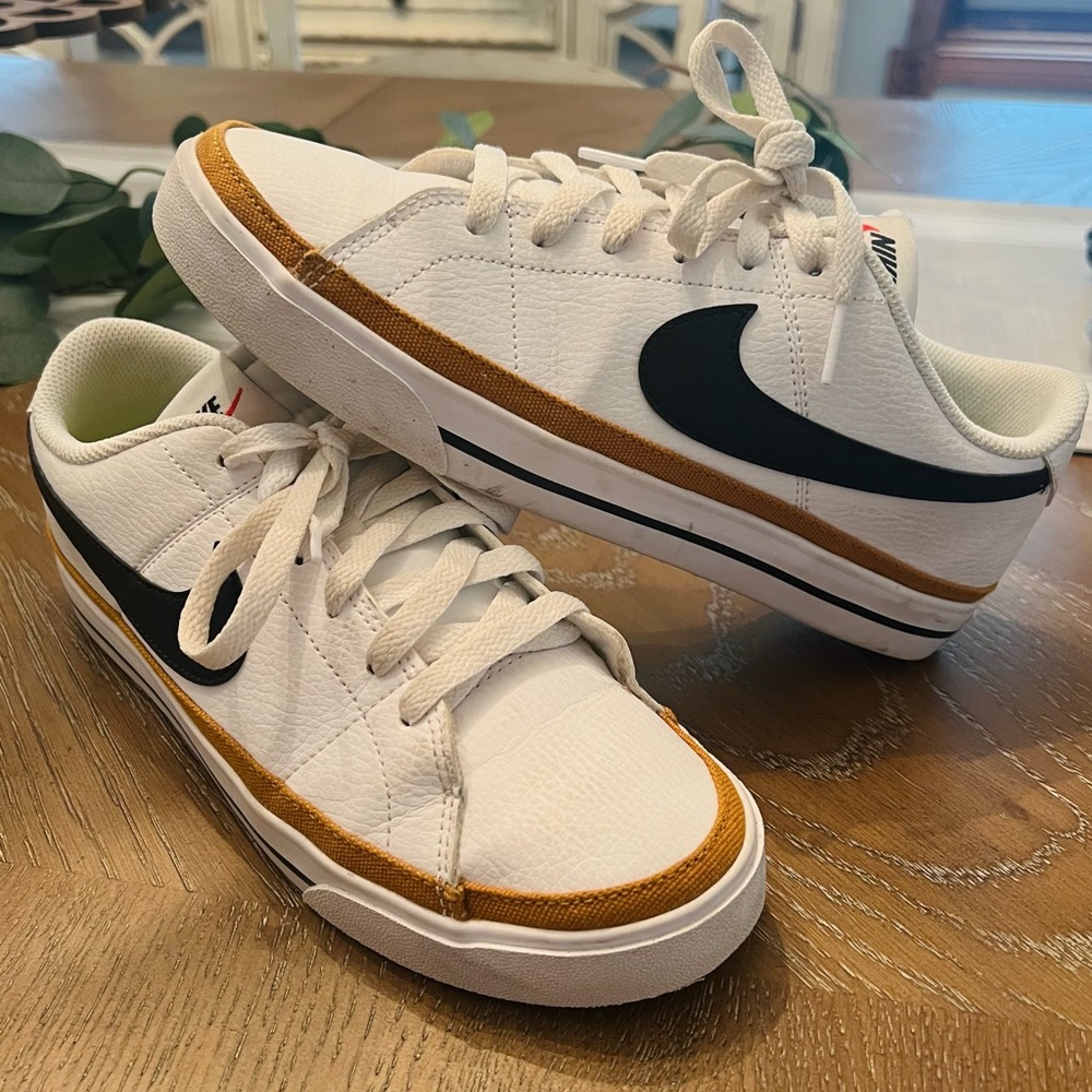 NIKE COURT LEGACY NEXT NATURE ✔️ size: 8.5, color: white/ochre/orange/black ⚪️⚫️